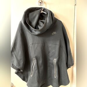 Nike women’s midlength “batwing” sleeve cape size M